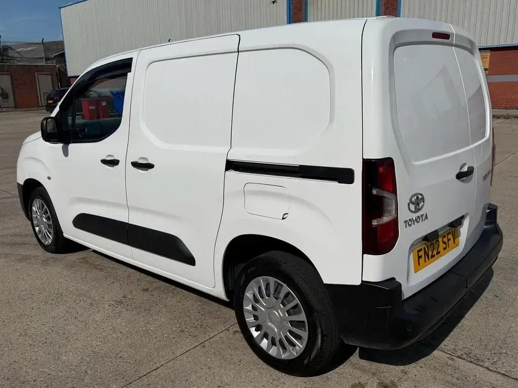 Used Toyota Proace 120 HP (88 kW) 2022 White MPV