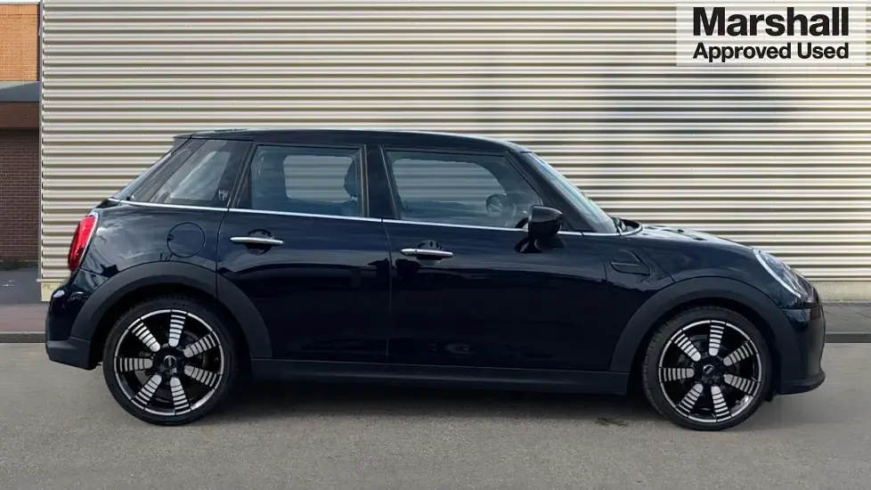 Used Mini Cooper Classic 136 HP (100 kW) 2023 Blue/black Hatchback