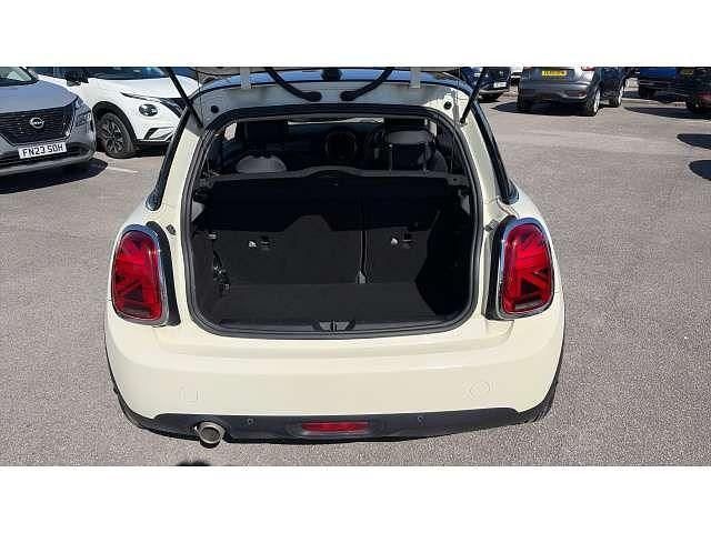 Used Mini Cooper Classic 136 HP (100 kW) 2018 White Hatchback