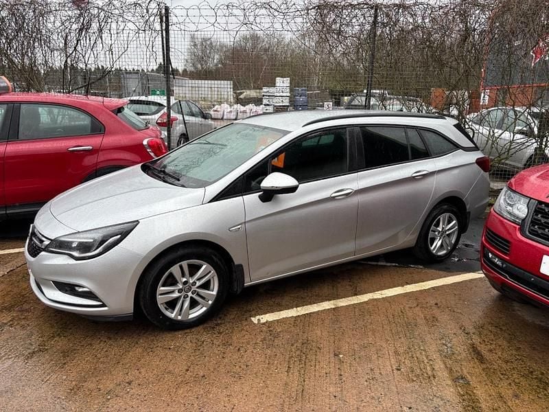 Used Vauxhall Astra Design Edition 110 HP (80 kW) 2018 Silver Estate