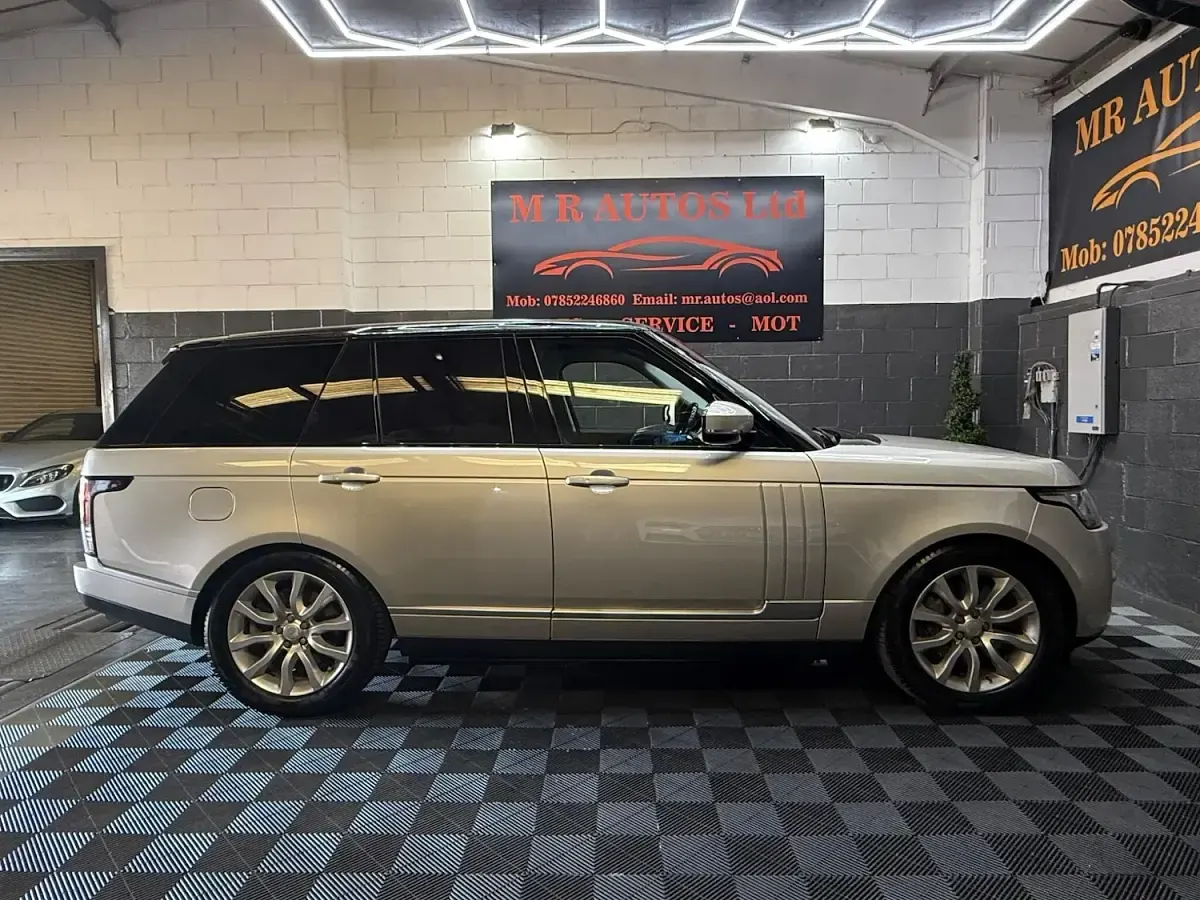 Used Land Rover Range Rover Vogue SE 339 HP (249 kW) 2014 Gold SUV