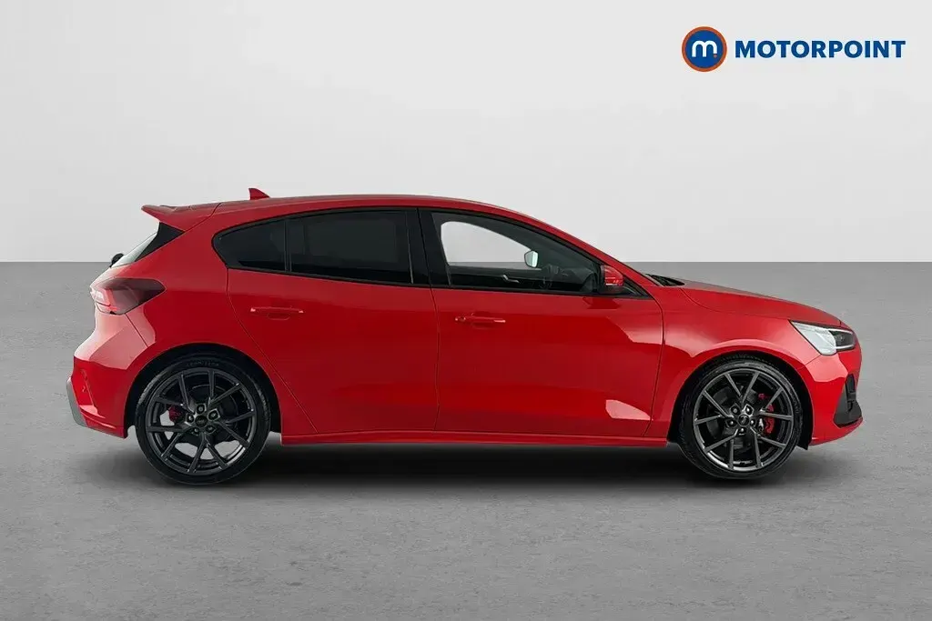 Used Ford Focus ST 280 HP (205 kW) 2023 Red Hatchback
