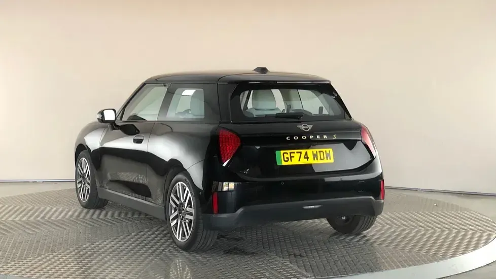 Used Mini Cooper SE Hatch 158 kW (215 HP) 2024 Black Hatchback