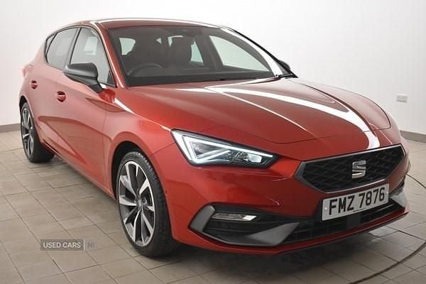 Begagnad Seat Leon FR Sport 2024 Röd Halvkombi