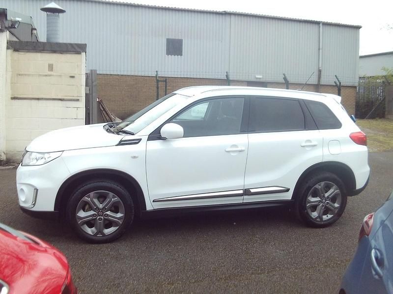 Used Suzuki Vitara SZ-T 120 HP (88 kW) 2017 White SUV
