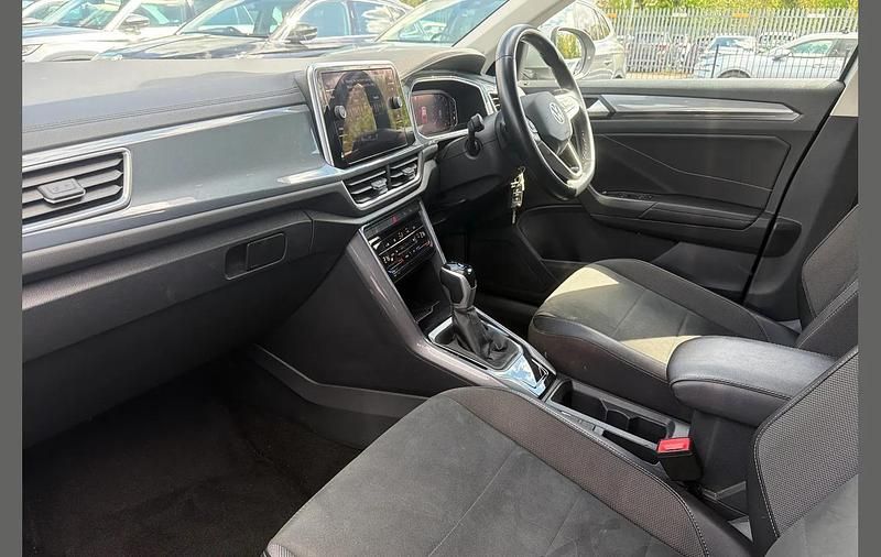Usado VW T-Roc Style 150 HP (110 kW) 2023 Prateado SUV