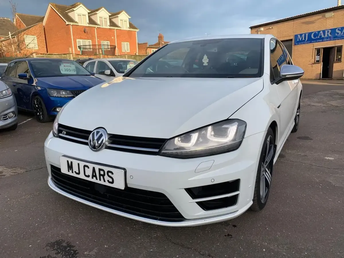 Used VW Golf VII R 2014 White Hatchback