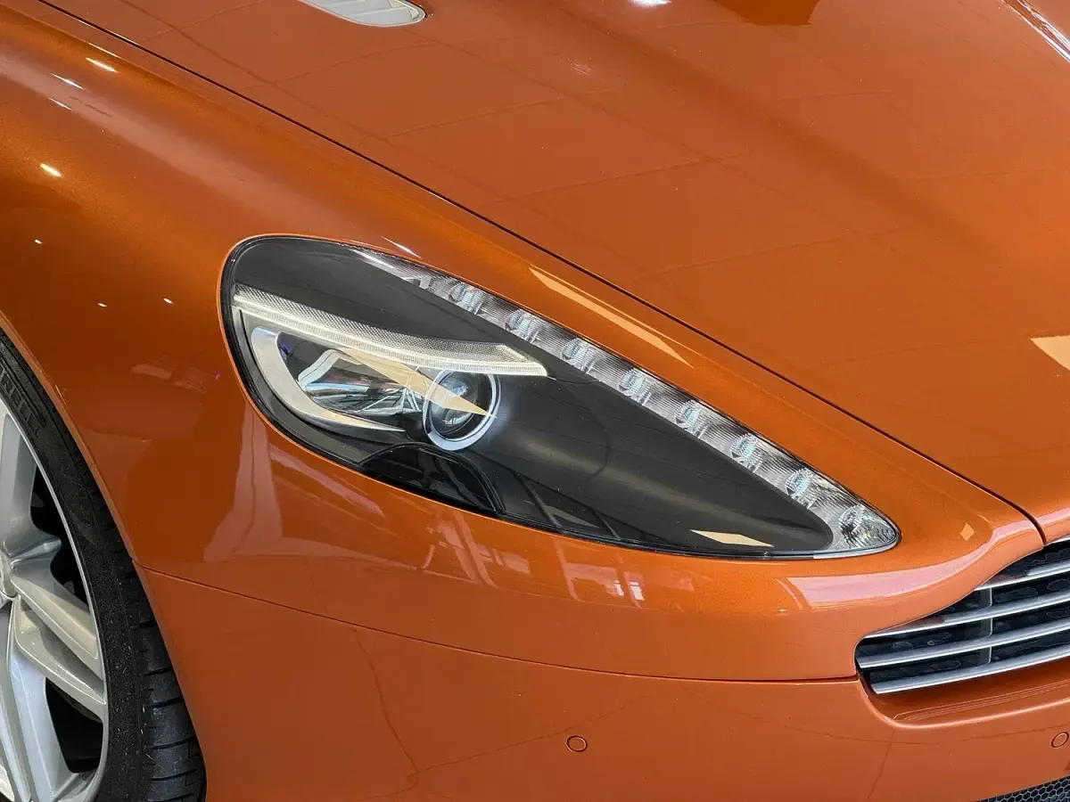 Used Aston Martin Virage 497 HP (365 kW) 2011 Orange Coupe