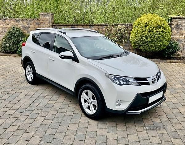 White Used 2015 Toyota RAV4 Business Edition Estate | £10,245 (Fair price) - Image 1/4