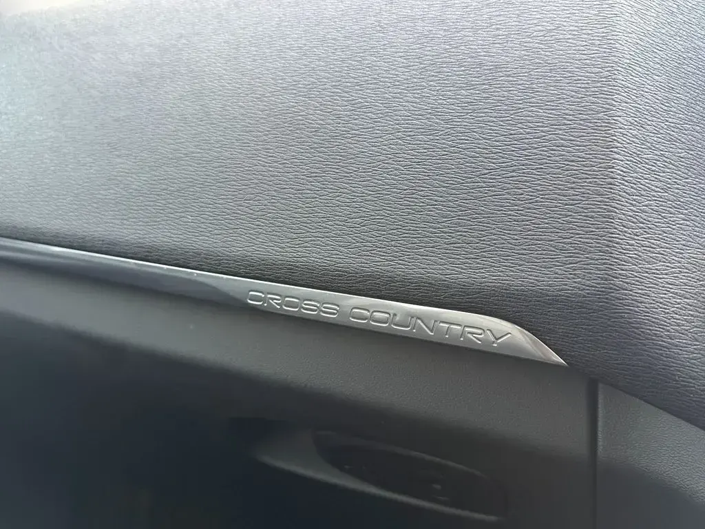 Used Volvo V40 115 HP (84 kW) 2014 White Hatchback