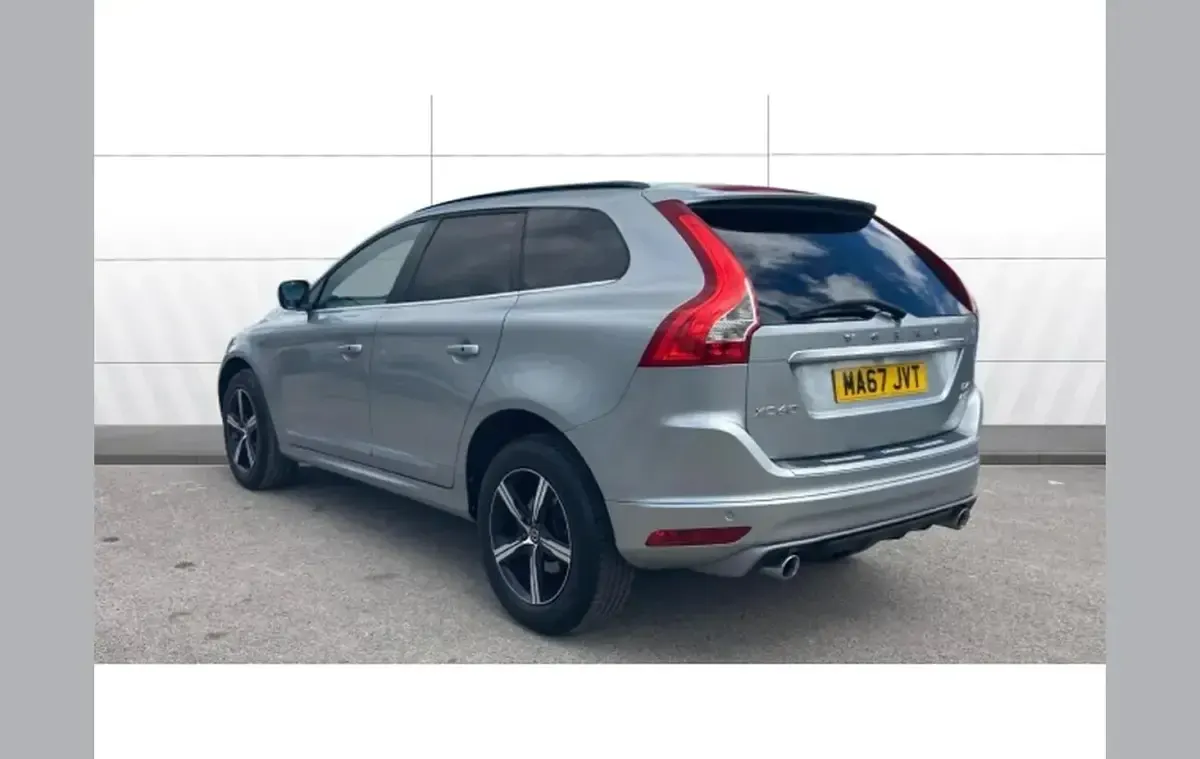 Used Volvo XC60 R-Design 187 HP (137 kW) 2017 Silver SUV