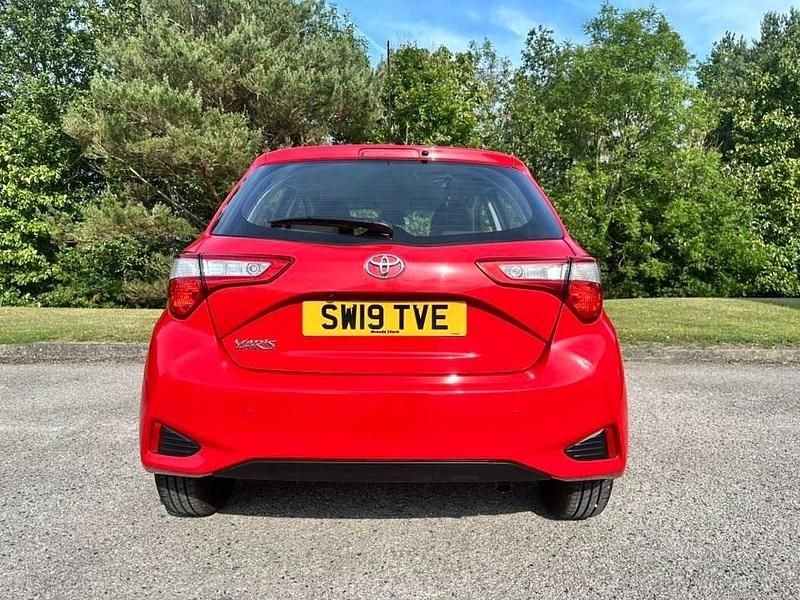 Used Toyota Yaris 107 HP (78 kW) 2019 Red Hatchback