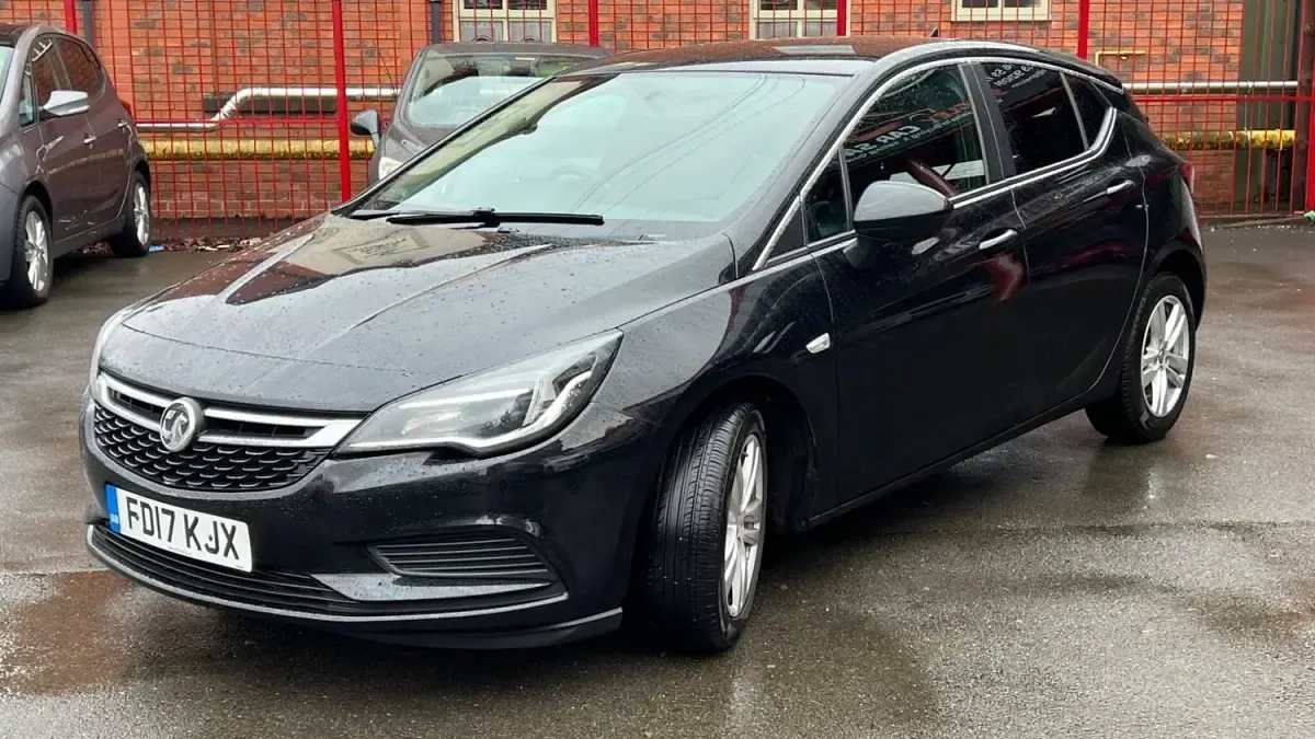 Używany Vauxhall Astra S 110 KM (80 kW) 2017 Czarny Hatchback