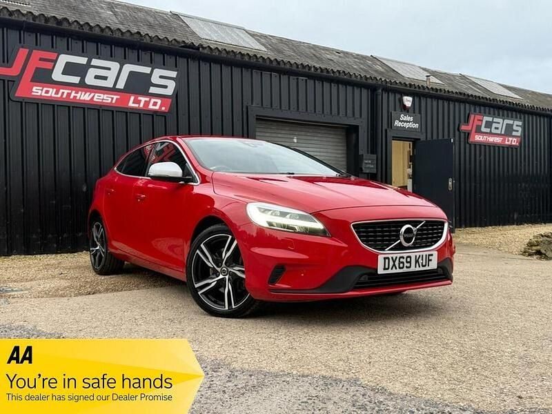 Red Used 2019 Volvo V40 R-Design Estate | £11,995 (Fair price) - Image 1/4