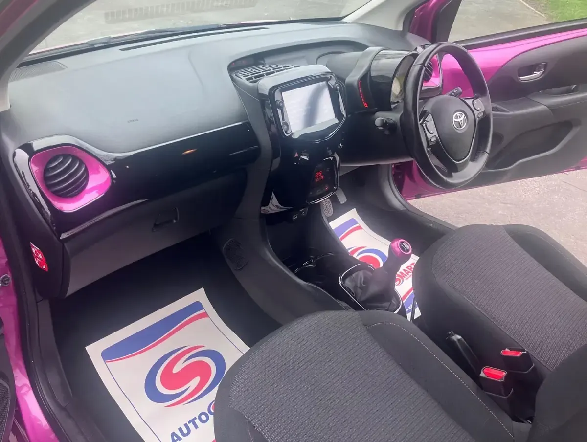 Used Toyota Aygo X-cite 72 HP (52 kW) 2018 Mauve/purple Hatchback