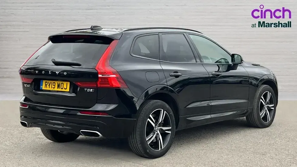 Used Volvo XC60 R-Design 250 HP (183 kW) 2019 Black SUV