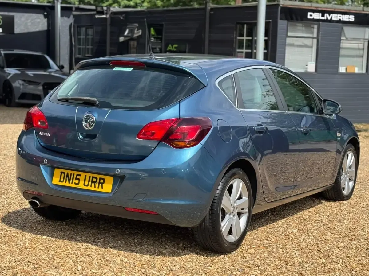 Used Vauxhall Astra SRi 2015 Blue Hatchback