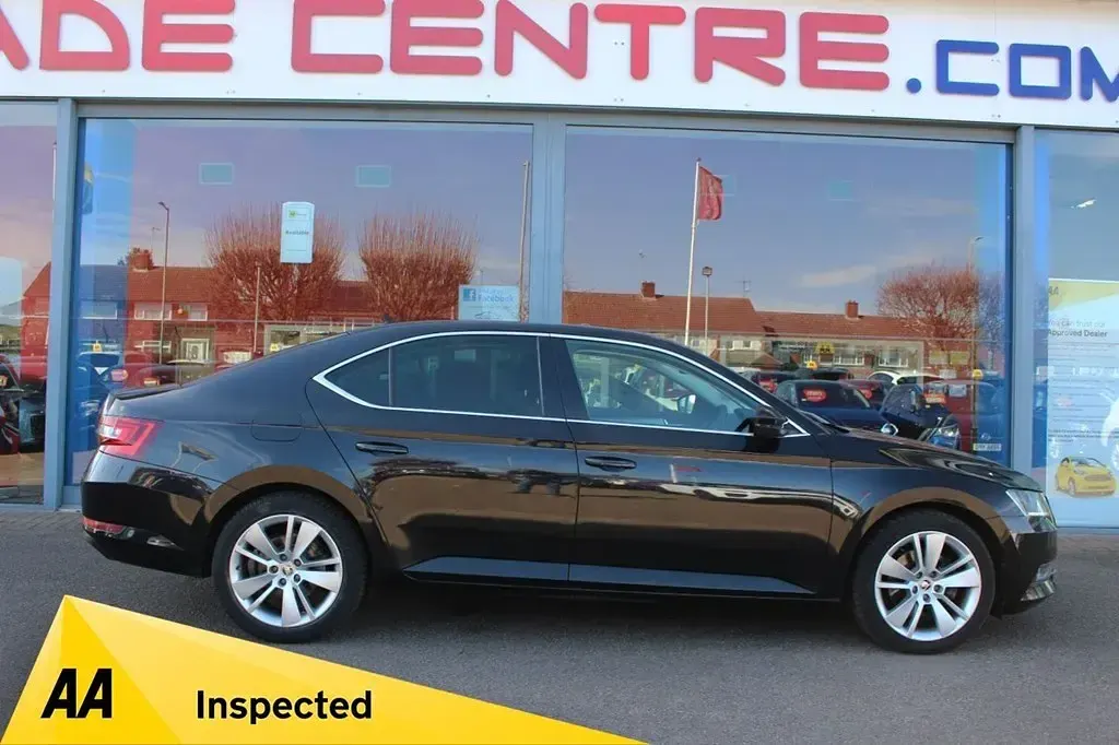 Second-hand Skoda Superb SE L Executive 190 CP (139 kW) 2015 Negru Hatchback