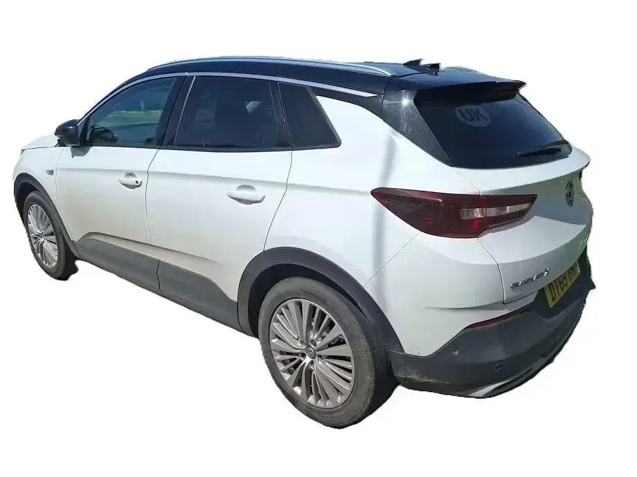 Used Vauxhall Grandland X Business Edition 130 HP (95 kW) 2020 White SUV