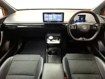 Begagnad MG MG4 EV Trophy 149 kW (203 HK) 2023 Orange Halvkombi