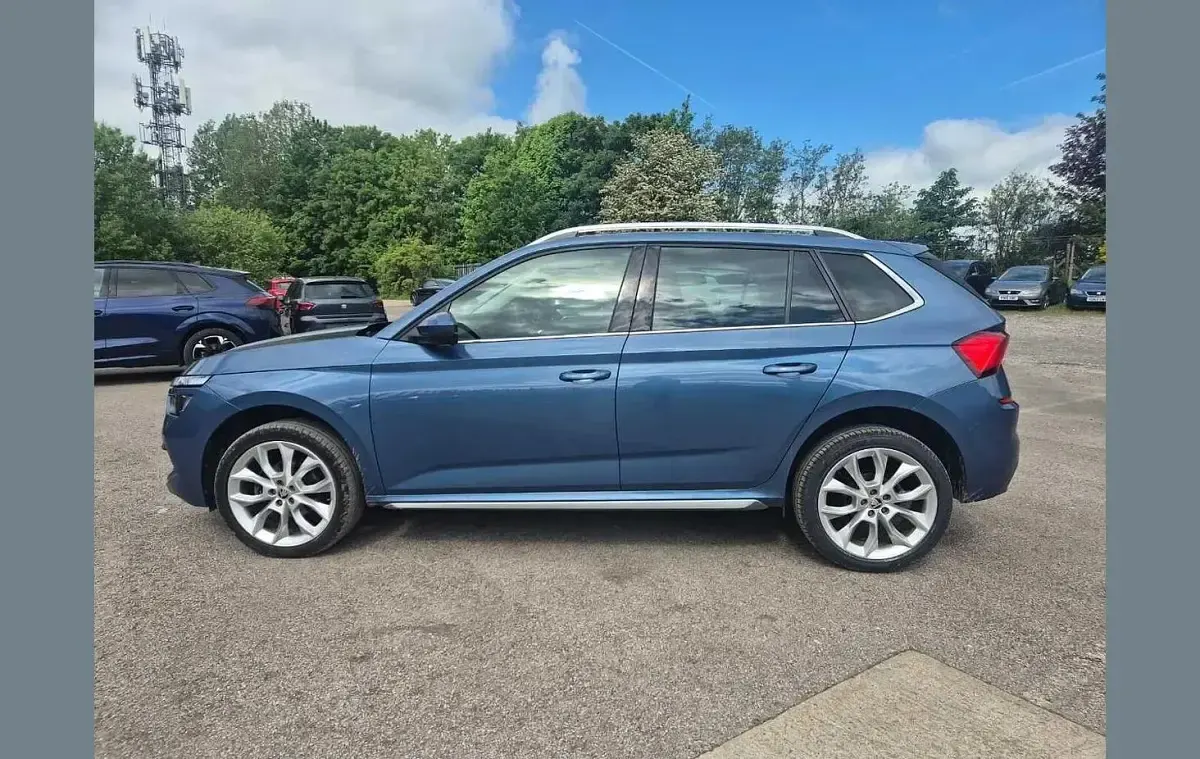 Usado Skoda Kamiq SE L 115 CV (84 kW) 2021 Azul SUV