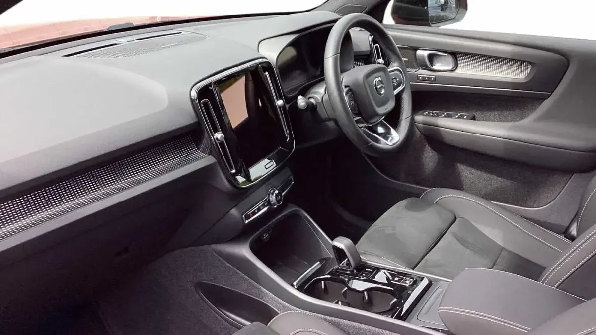 Used Volvo XC40 Ultimate 194 HP (142 kW) 2023 Red SUV