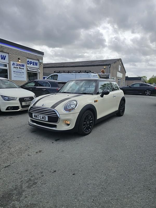 Used Mini Cooper D Hatch 2017 White Hatchback