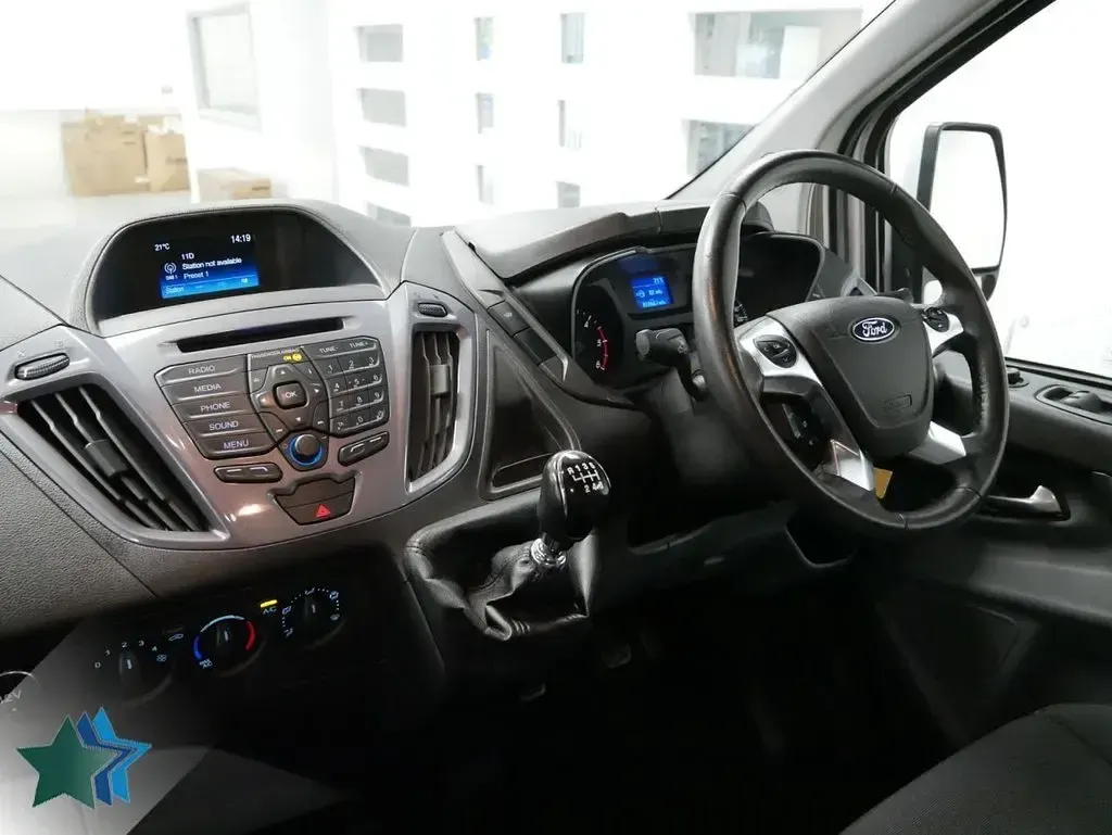 Used Ford Transit Custom Limited 130 HP (95 kW) 2017 White Van