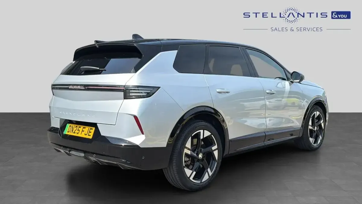 Used Vauxhall Grandland Ultimate 154 kW (210 HP) 2025 Grey SUV
