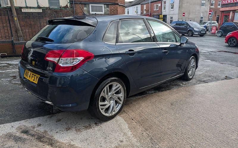 Used Citroën C4 SELECTION 120 HP (88 kW) 2014 Blue Hatchback