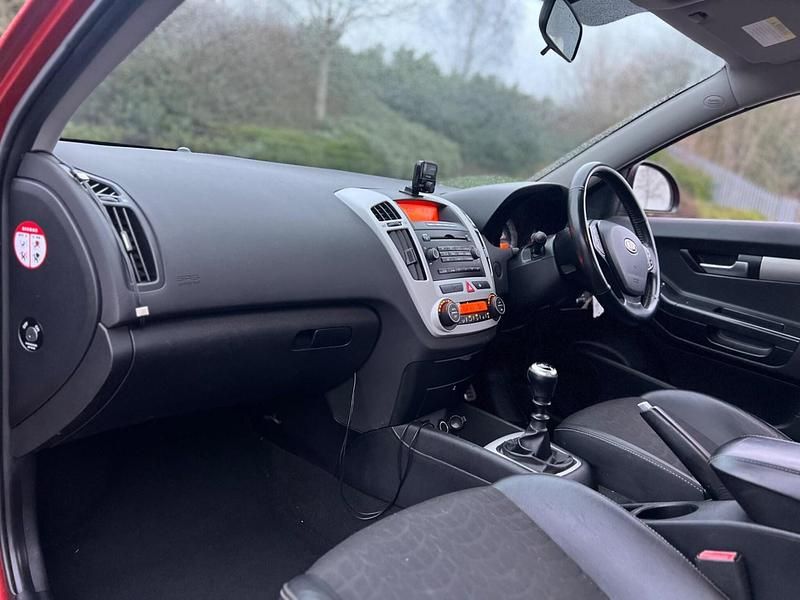 Used Kia ProCeed 2008 Red Hatchback