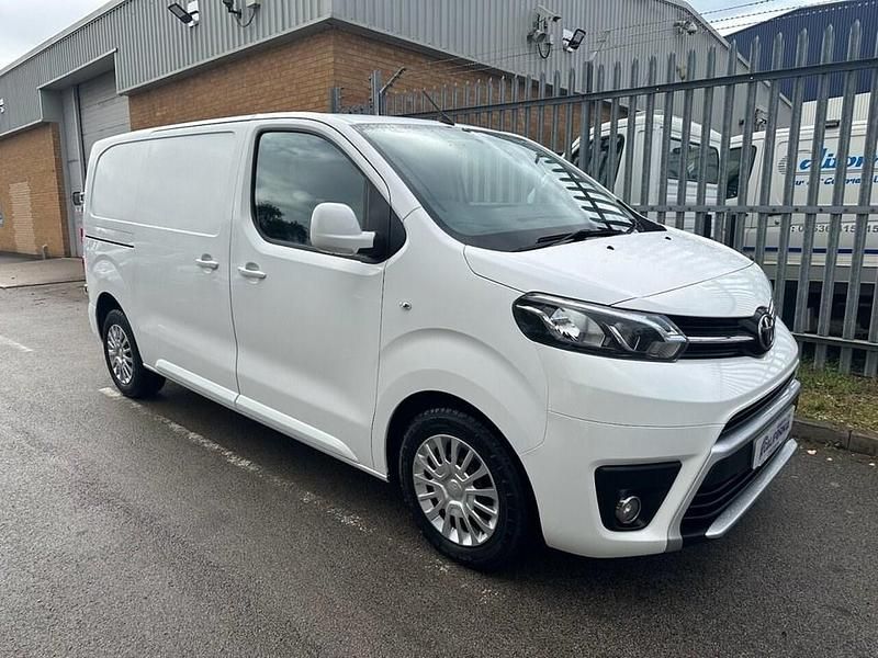 White Used 2017 Toyota Proace Comfort Van | £10,295 (Expensive) - Image 1/4