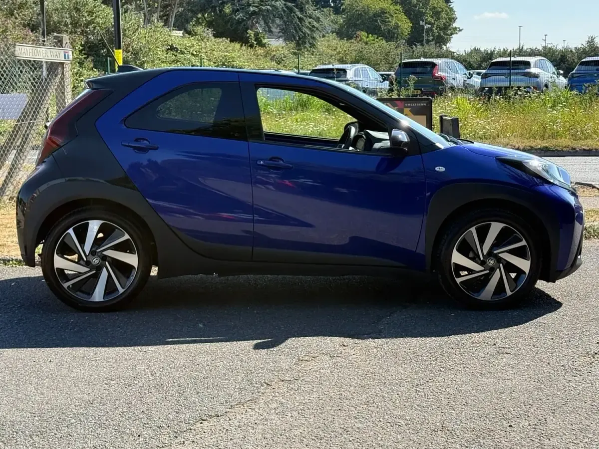 Used Toyota Aygo X 72 HP (52 kW) 2023 Blue SUV