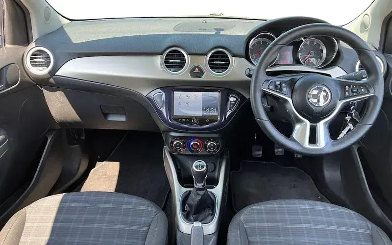 Used Vauxhall Adam Glam 70 HP (51 kW) 2013 White Hatchback