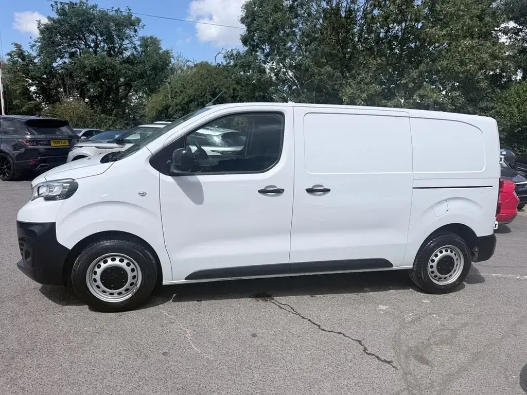 Used Peugeot Expert Premium 142 HP (104 kW) 2023 White Van