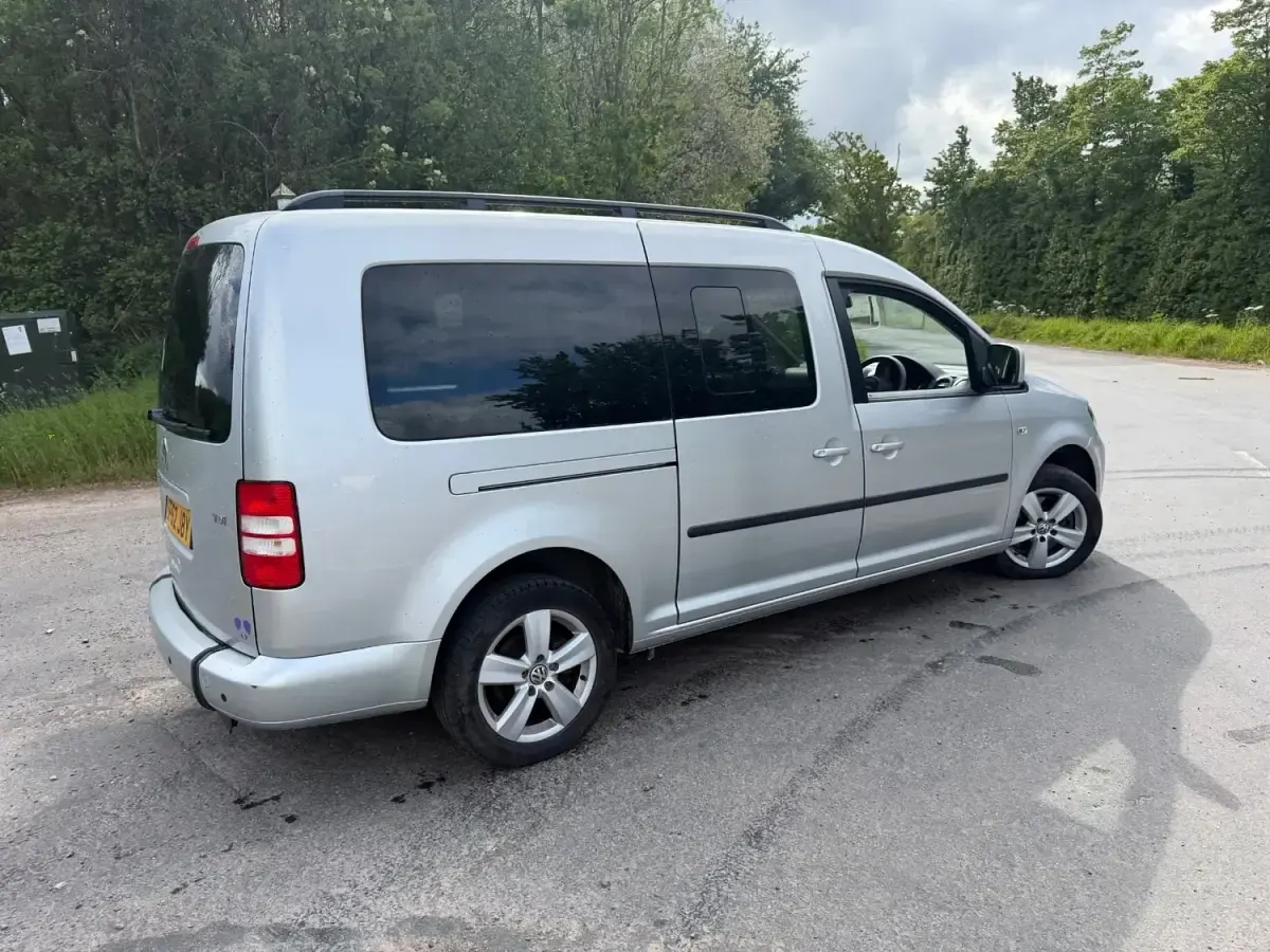 Usado VW Caddy Life 2012 Plateado Monovolumen