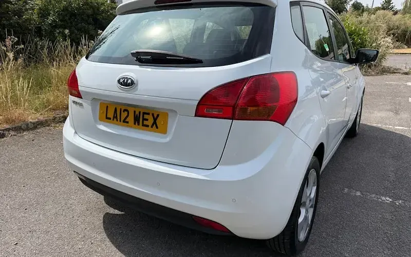 Used Kia Venga 125 HP (91 kW) 2012 White Hatchback