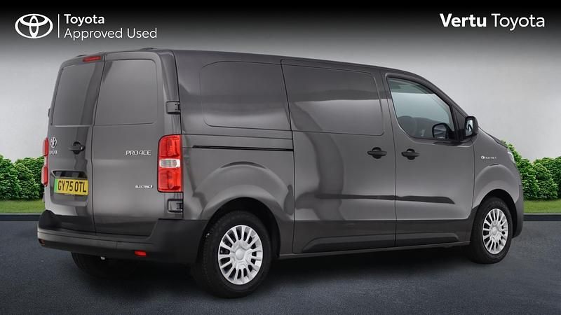 New Toyota Proace 100 kW (136 HP) 2025 MPV