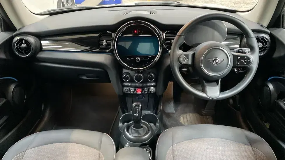 Used Mini Cooper Classic 134 HP (98 kW) 2023 Silver Hatchback