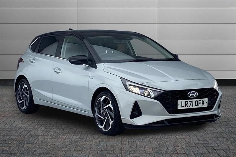 Used Hyundai i20 Ultimate 100 HP (73 kW) 2021 Sleek silver Hatchback