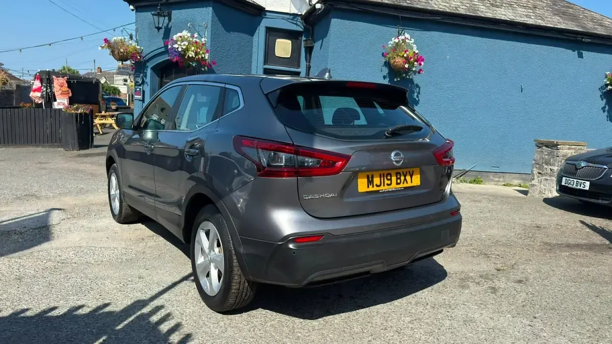 Used Nissan Qashqai Acenta Premium 140 HP (102 kW) 2019 Grey SUV