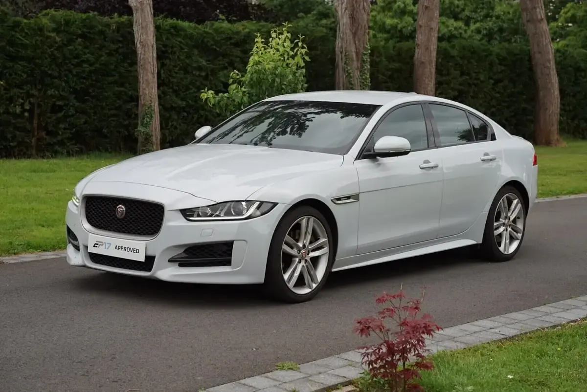Used Jaguar XE R-Sport 200 HP (147 kW) 2019 White Sedan