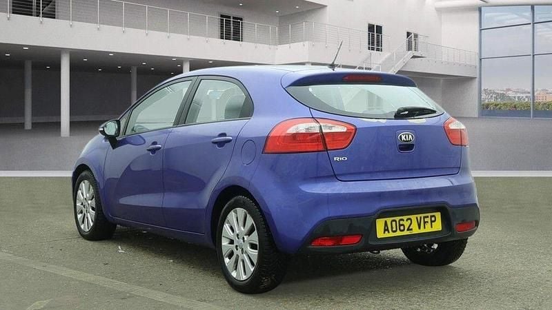 Used Kia Rio 107 HP (78 kW) 2012 Blue Hatchback