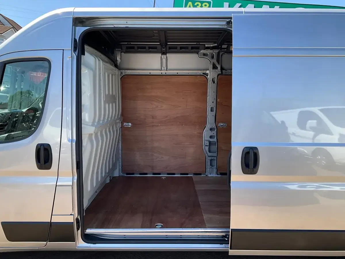 Used Citroën Relay 140 HP (102 kW) 2022 Grey Van