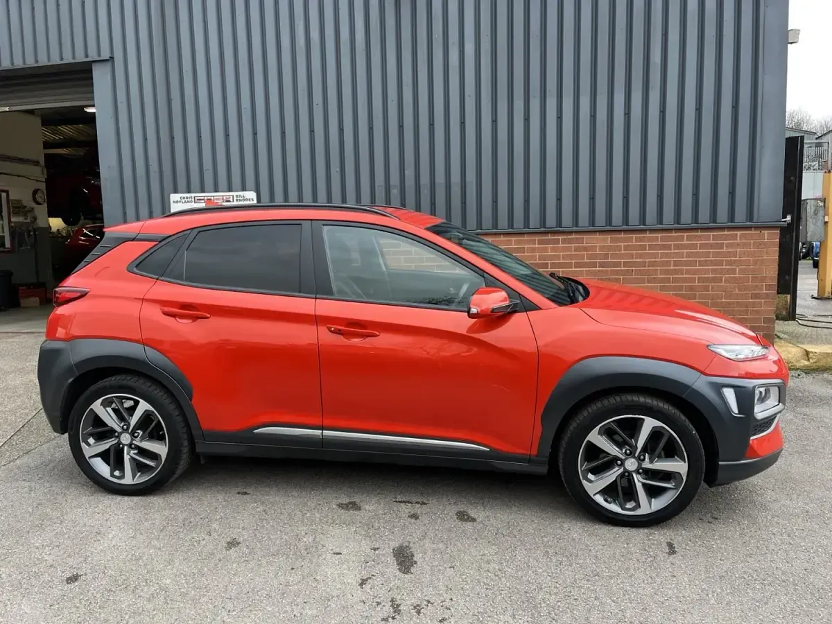 Gebraucht Hyundai Kona Premium 120 PS (88 kW) 2020 Orange SUV
