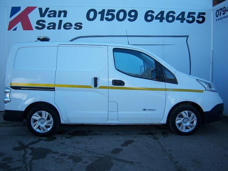 Used Nissan e-NV200 Acenta 80 kW (109 HP) 2019 White MPV