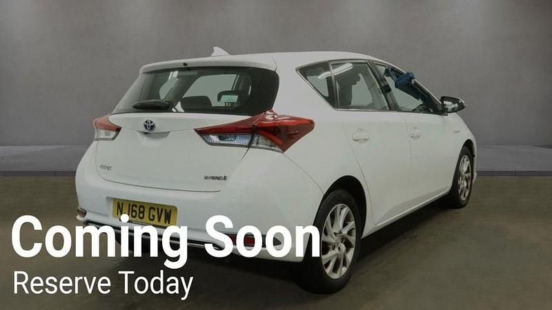 Used Toyota Auris 136 HP (100 kW) 2018 White Hatchback