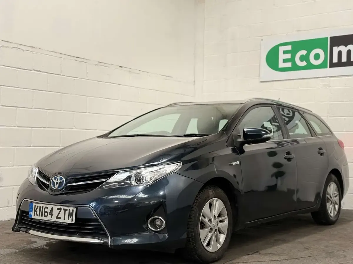 Used Toyota Auris Hybrid 136 HP (100 kW) 2014 Grey Estate