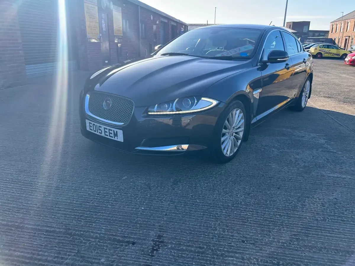 Used Jaguar XF Luxury 200 HP (147 kW) 2015 Grey Sedan
