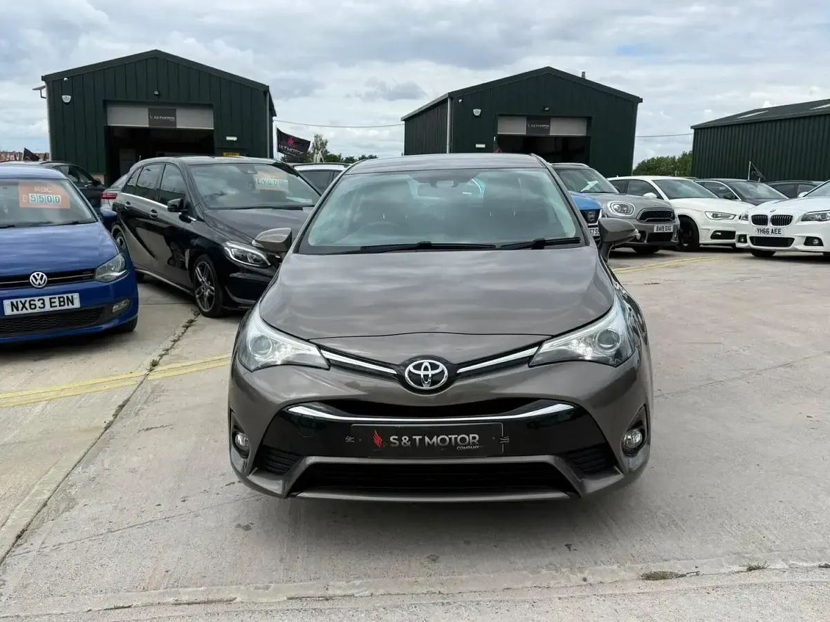 Used Toyota Avensis Business Edition 143 HP (105 kW) 2016 Bronze Sedan